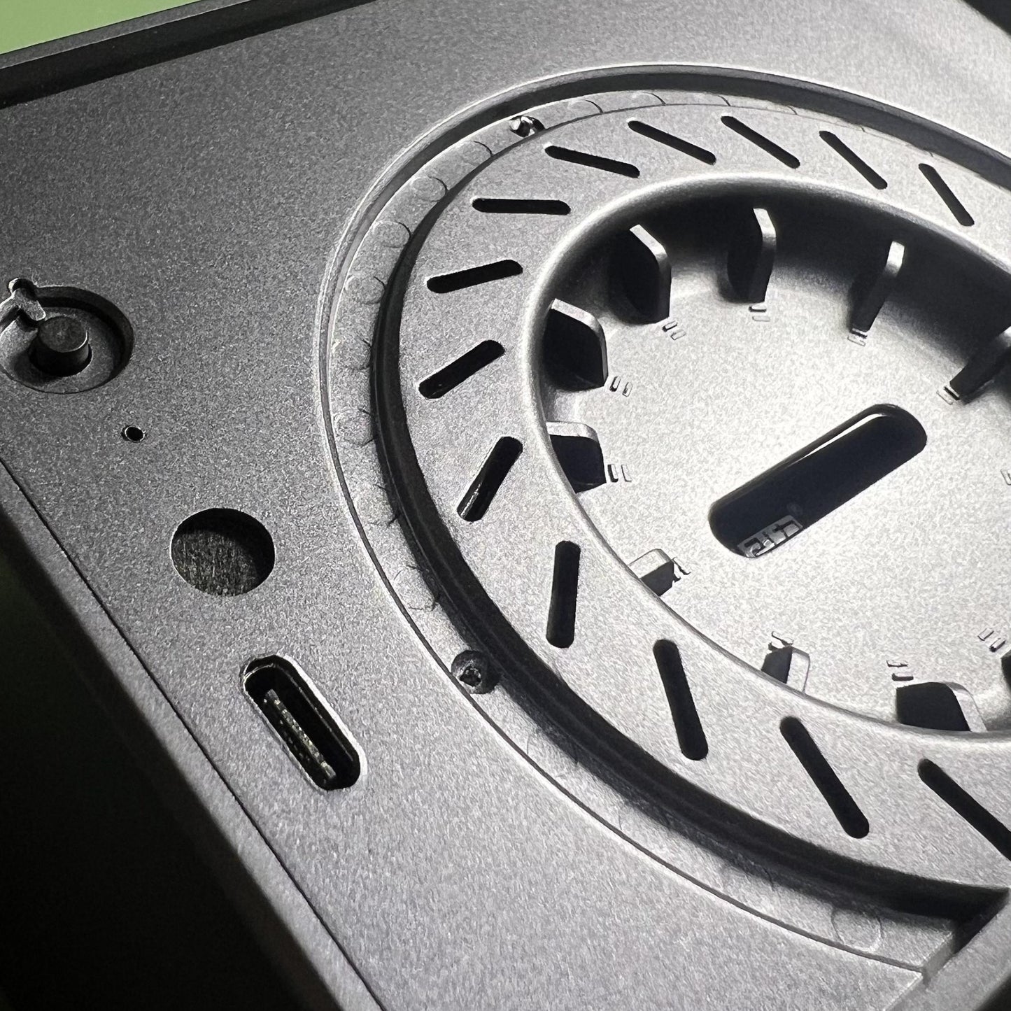 Magneto Rhythm Lamp – Ferrofluid Sound Reactive Desk Light Veyra