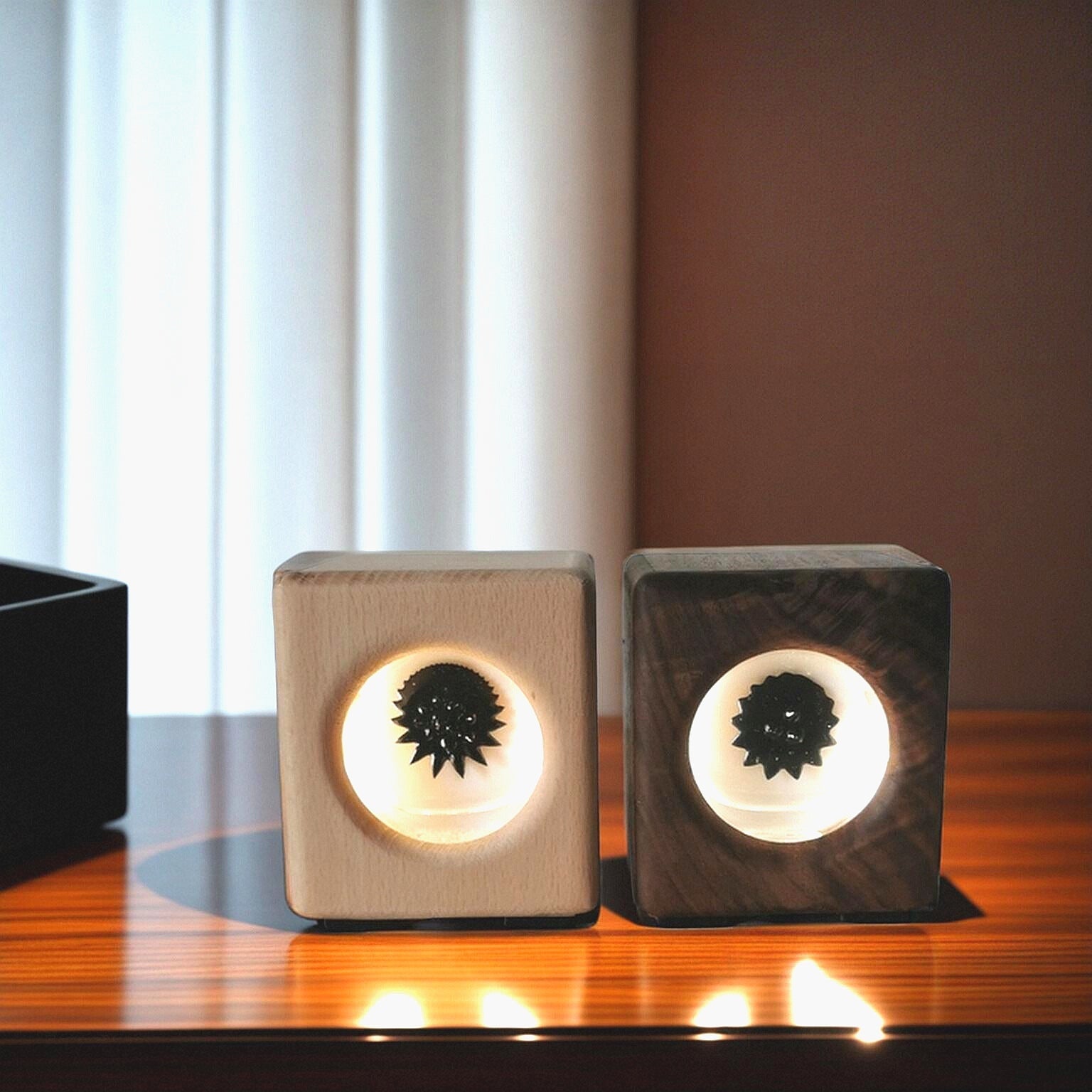 Aurora Flux Lamp – Handmade Walnut Ferrofluid Sound Visualizer Original Design