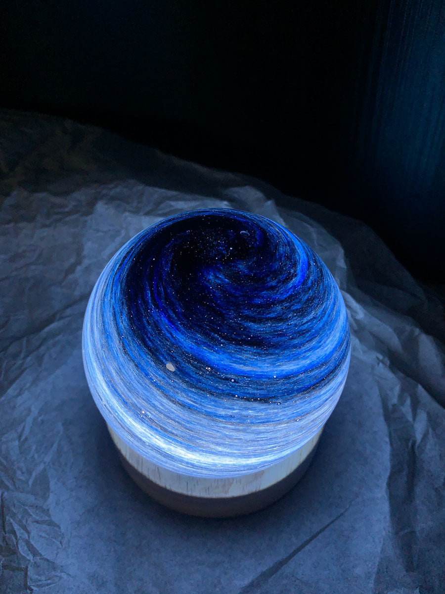 Cosmic Glow Crystal Sphere Lamp – Galaxy-Inspired Night Light Veyra